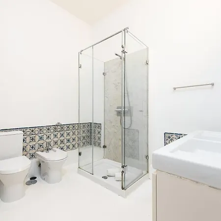 Апартаменти Guestready-classy In The Heart Of *